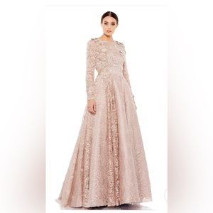 Mind Blowing Gown brand new with tag!!!!❤️❤️Retail for $1500 ON SALE FOR $$520